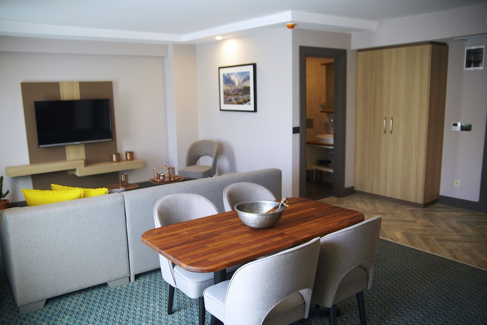 Tophane Suites 7/39