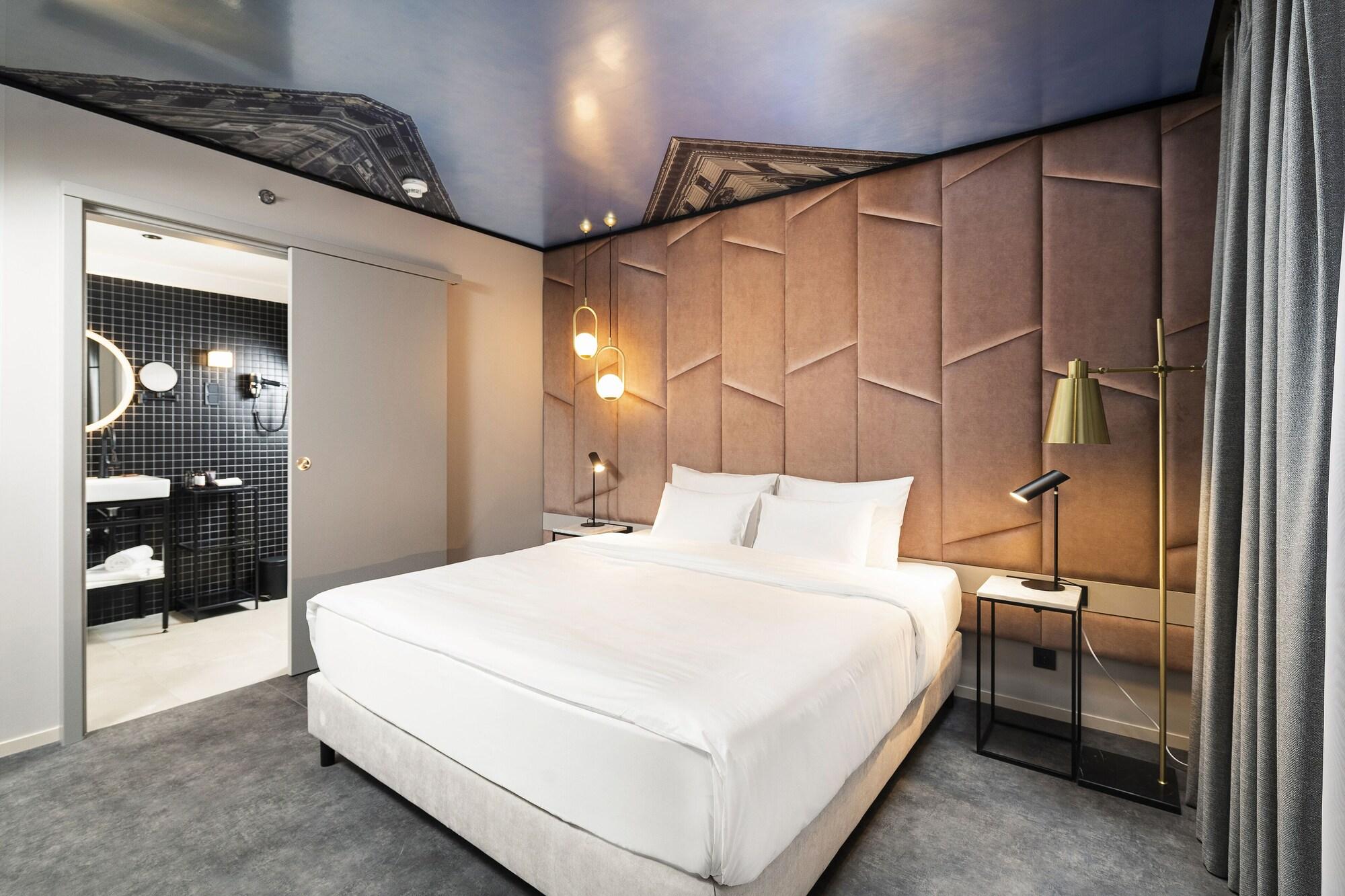 Suite, Partial View