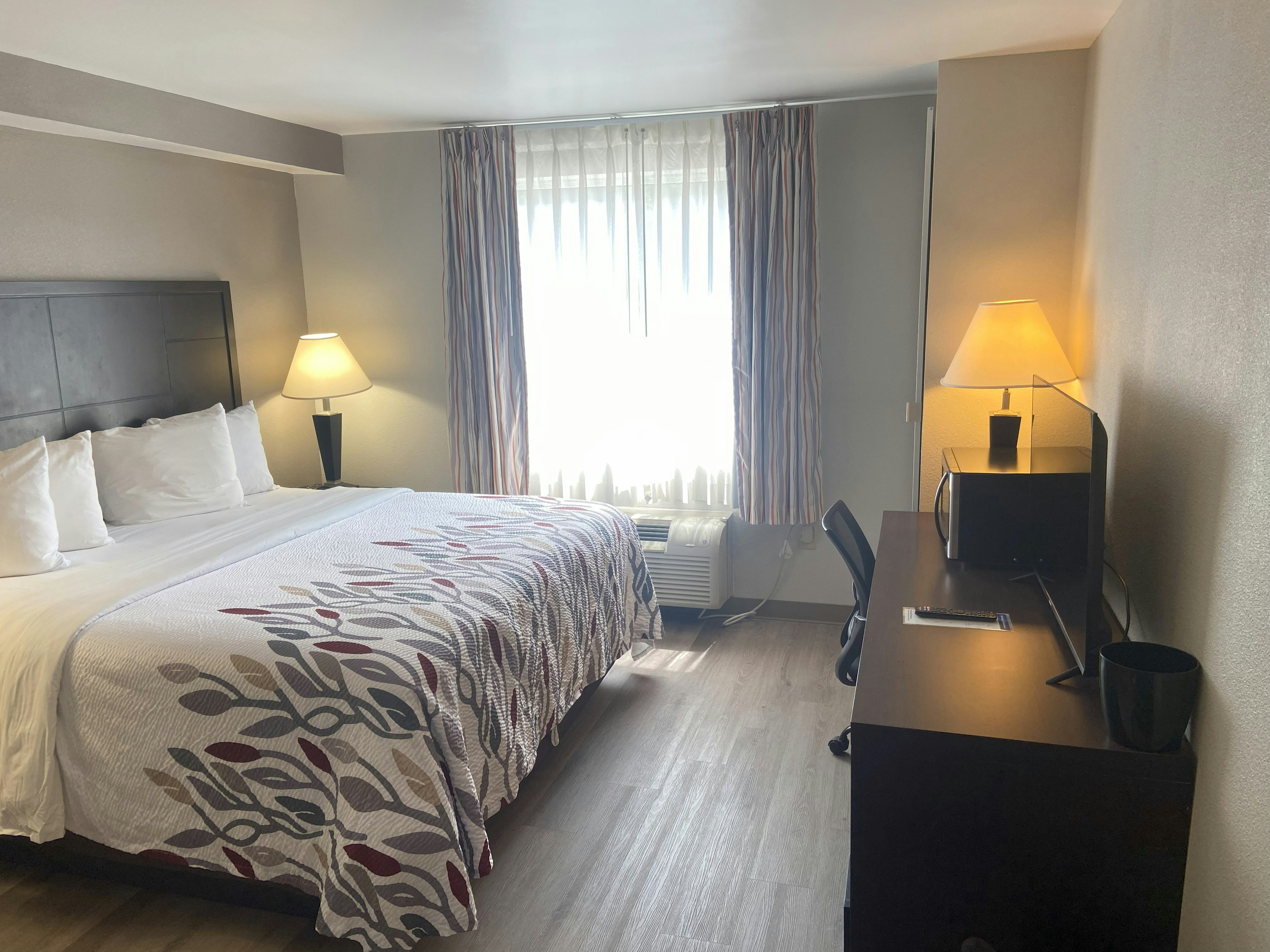 غرفة قياسية بسرير كينج لذوي الإعاقة، Red Roof Inn Pittsburgh Mcknight Rd 4/4