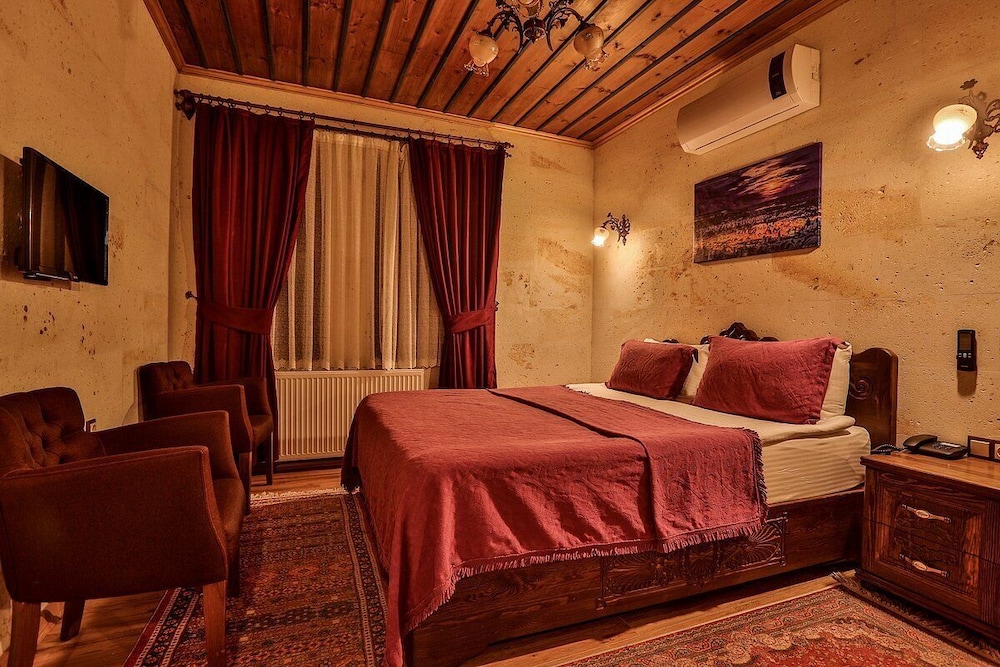 Milat Cave Hotel 12/50
