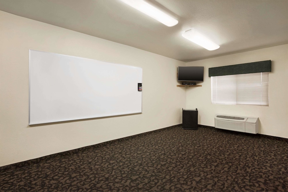 Travelodge By Wyndham Pecos 19/23