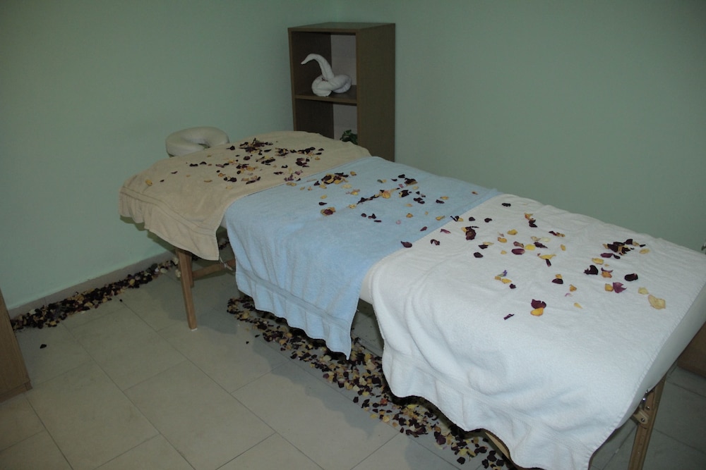 Momona Hotel 38/64