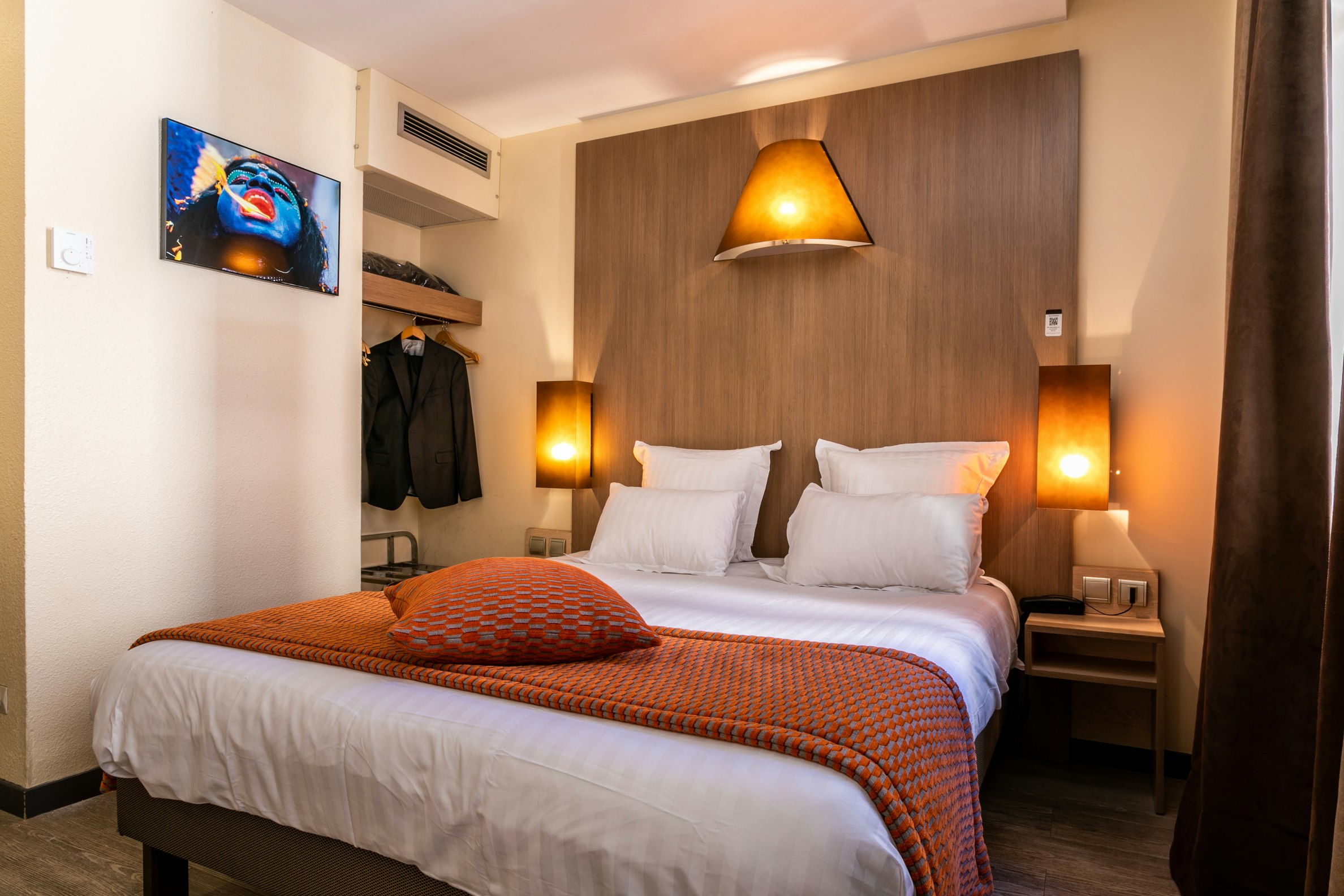 HOTEL CARRE VIEUX PORT 7/24