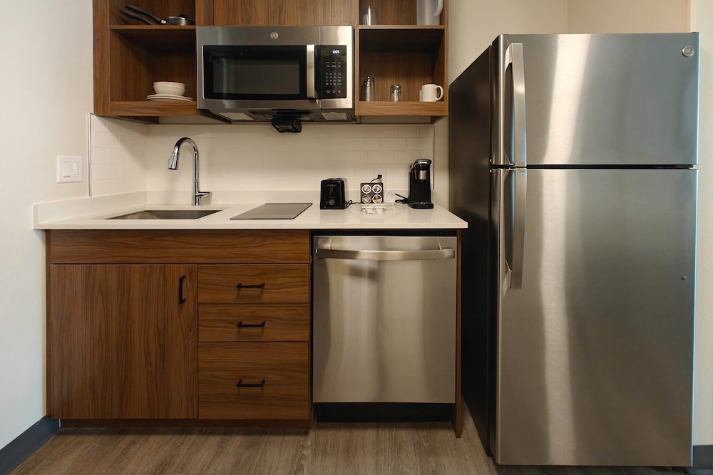 Everhome Suites Brownsville 9/66