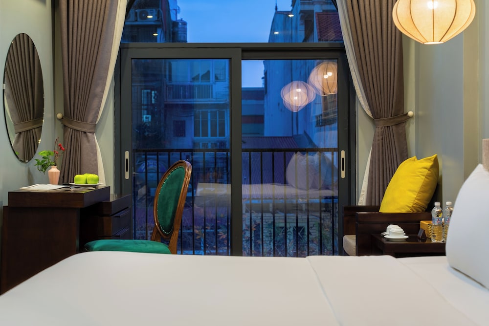 Bella Rosa Hotel 7/64