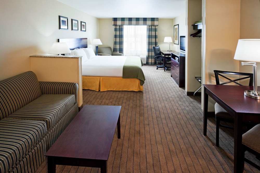 Holiday Inn Express & Suites Syracuse North - Airport Area 53/68