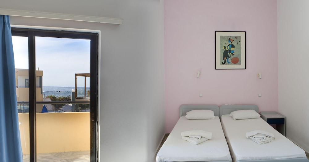Akasti Hotel 7/39