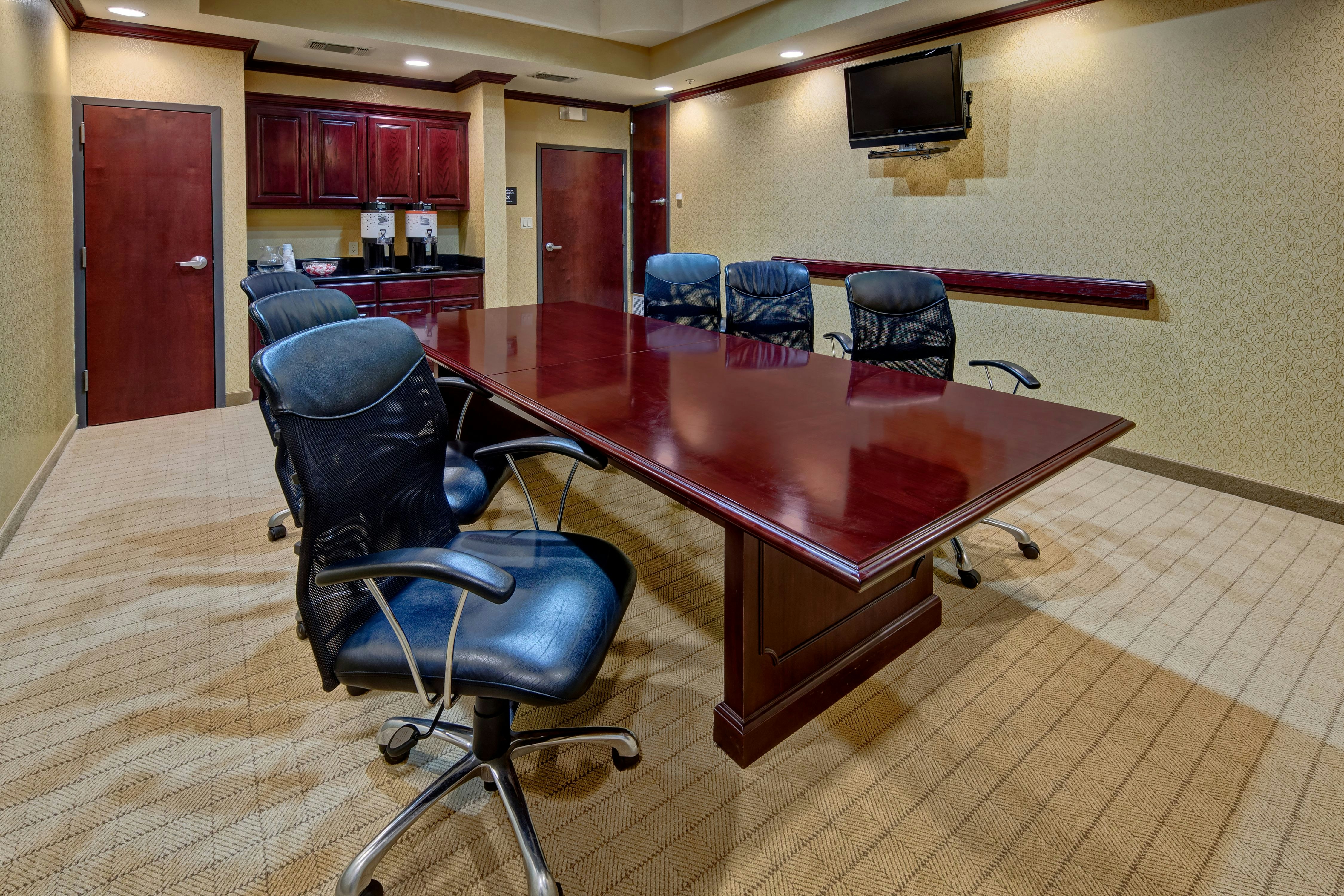 Hampton Inn and Suites Corsicana 56/62
