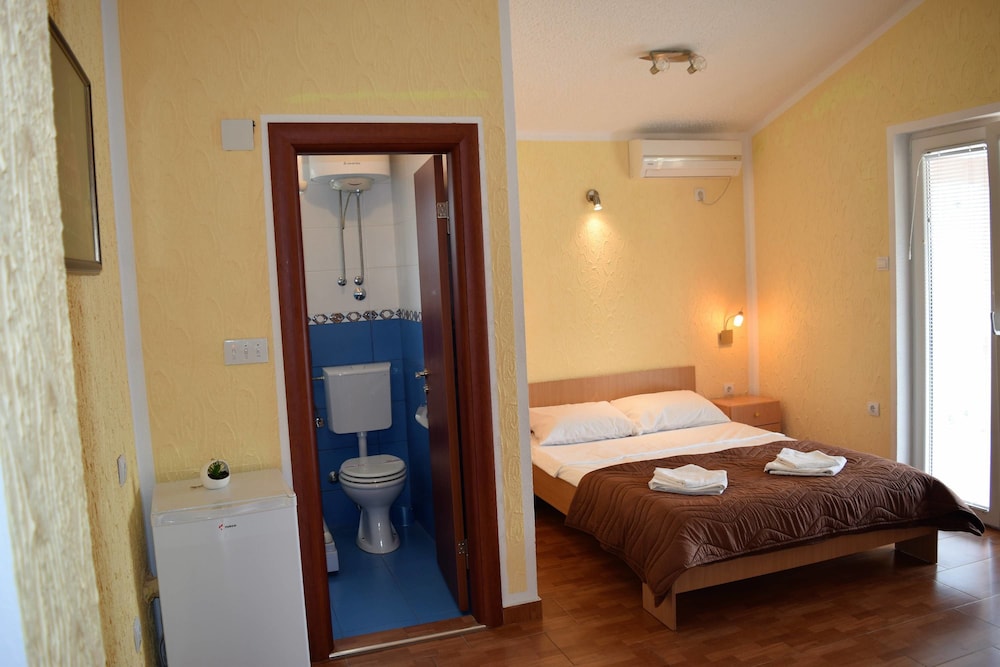 Martinovic Rooms 12/41