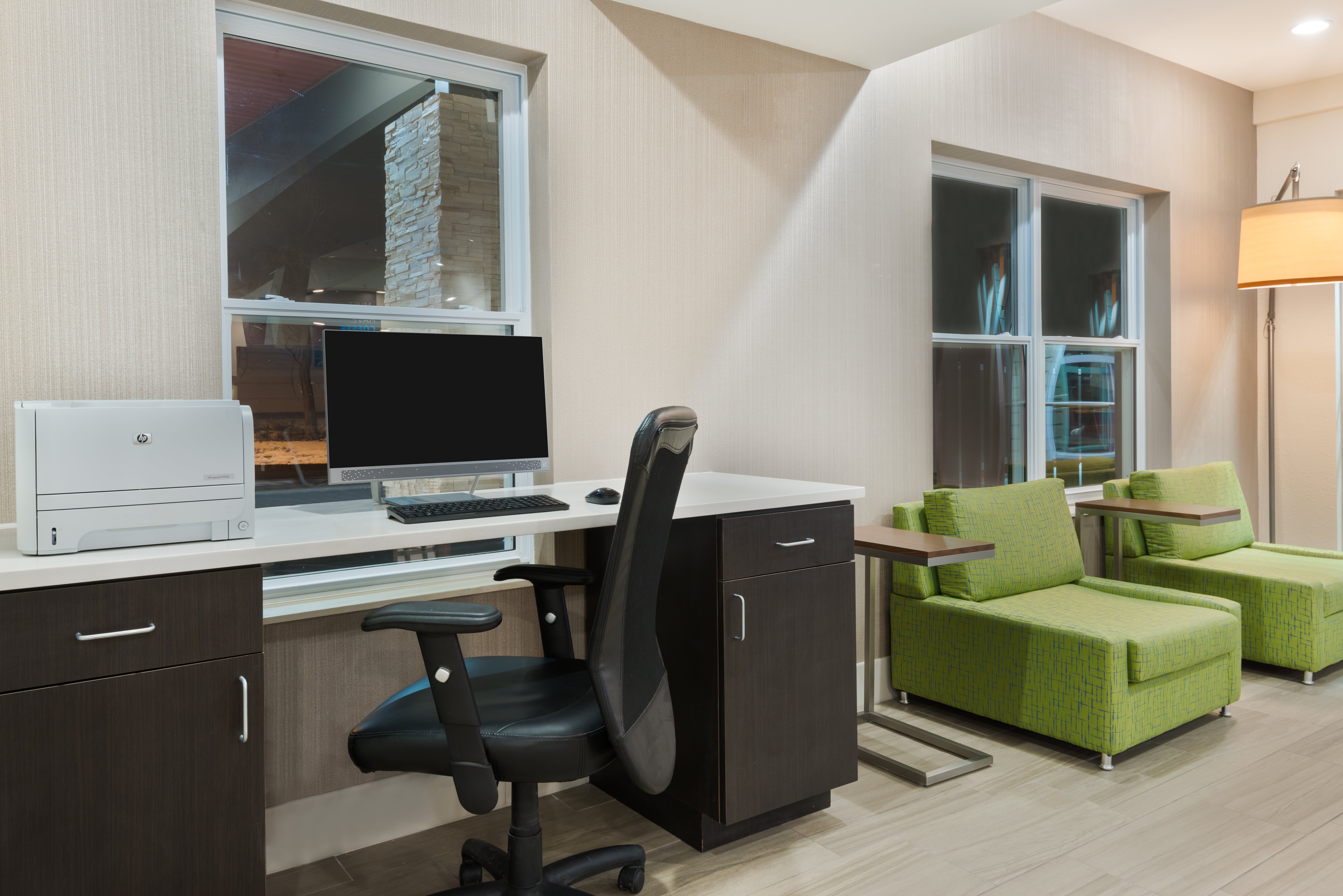 Holiday Inn Express And Suites Columbus Airport East 41/46