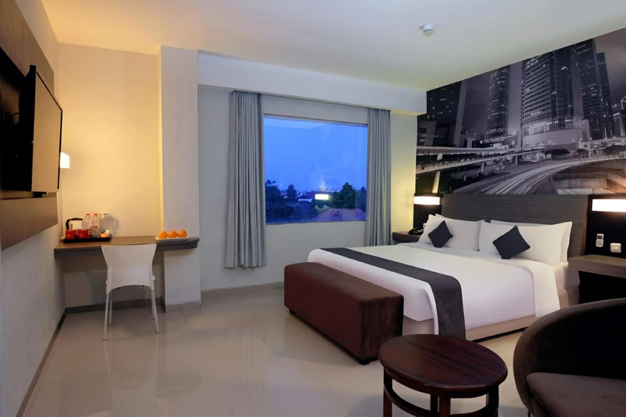 Room at Hotel NEO Candi Simpang Lima - Semarang, SEMARANG