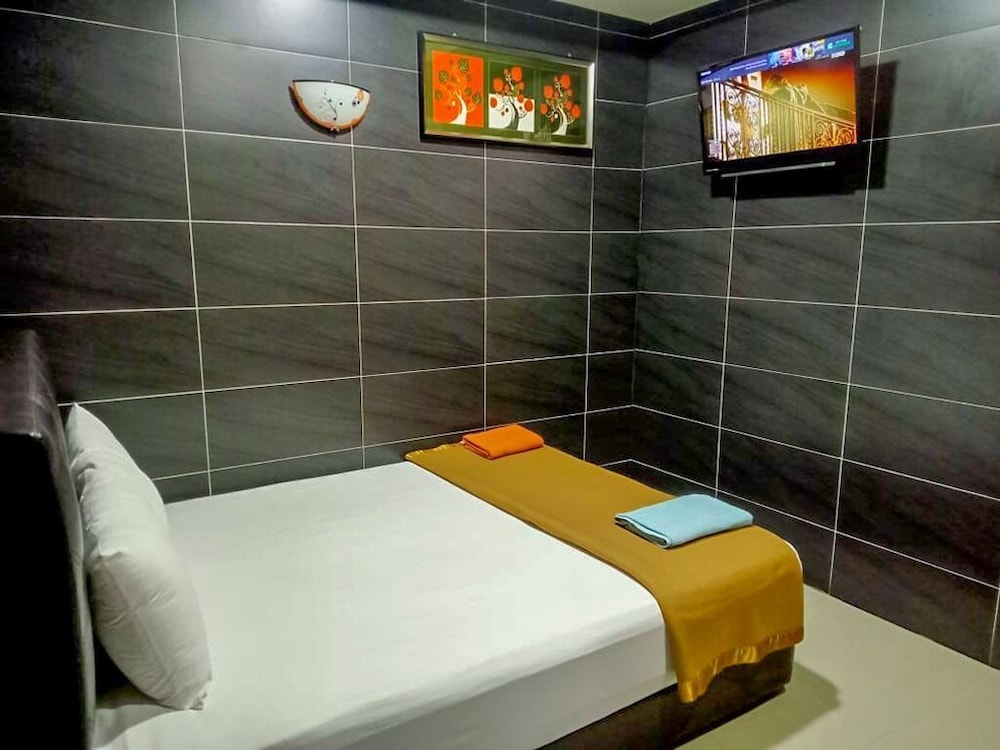 ROOM, DOUBLE BED