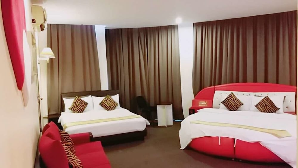 Paragon City Hotel 13/28