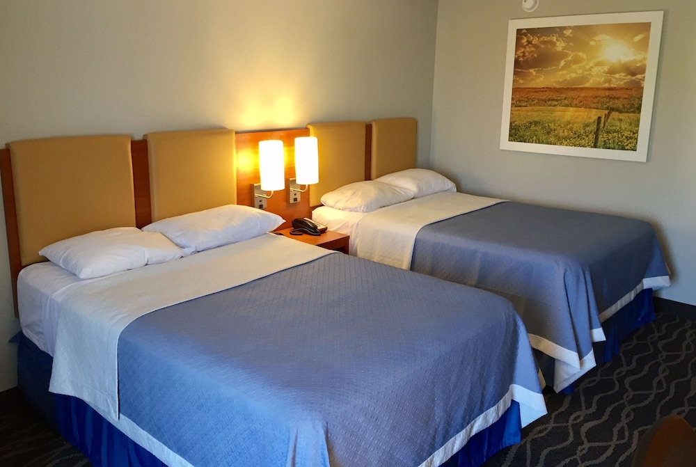 Days Inn & Suites By Wyndham Cincinnati North 12/32
