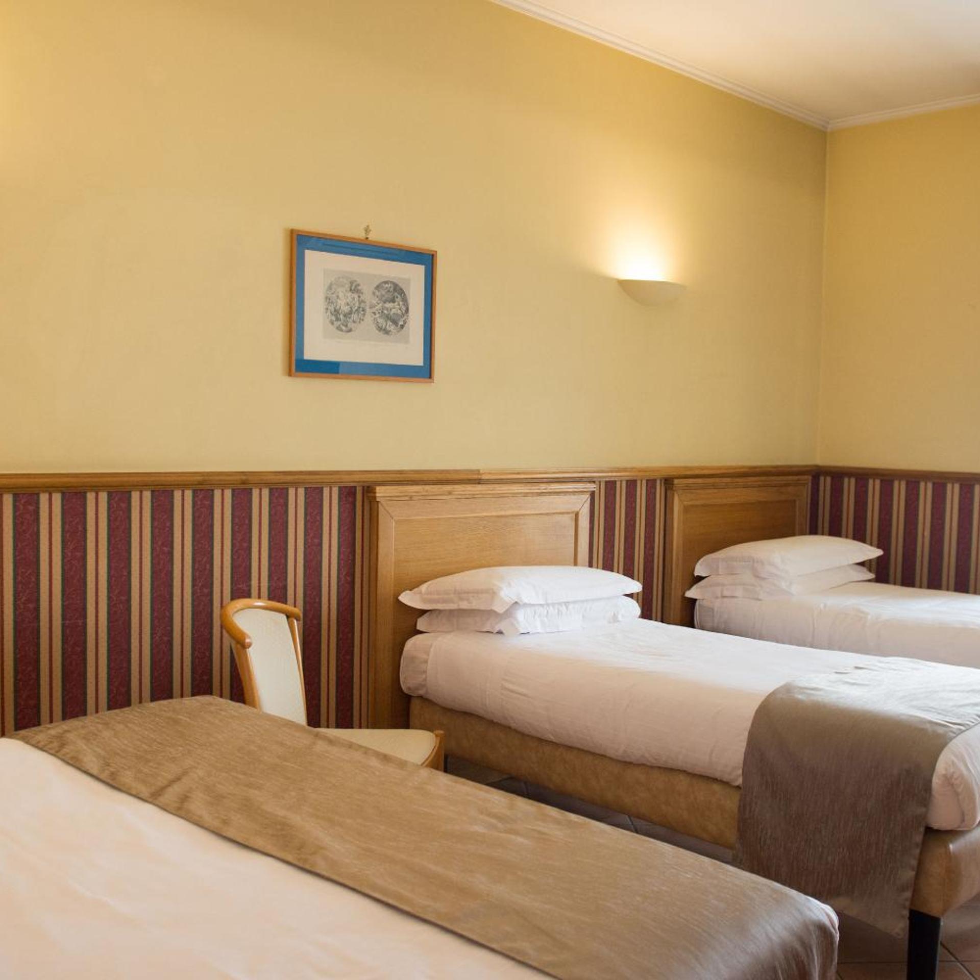 ROOM, QUADRUPLE