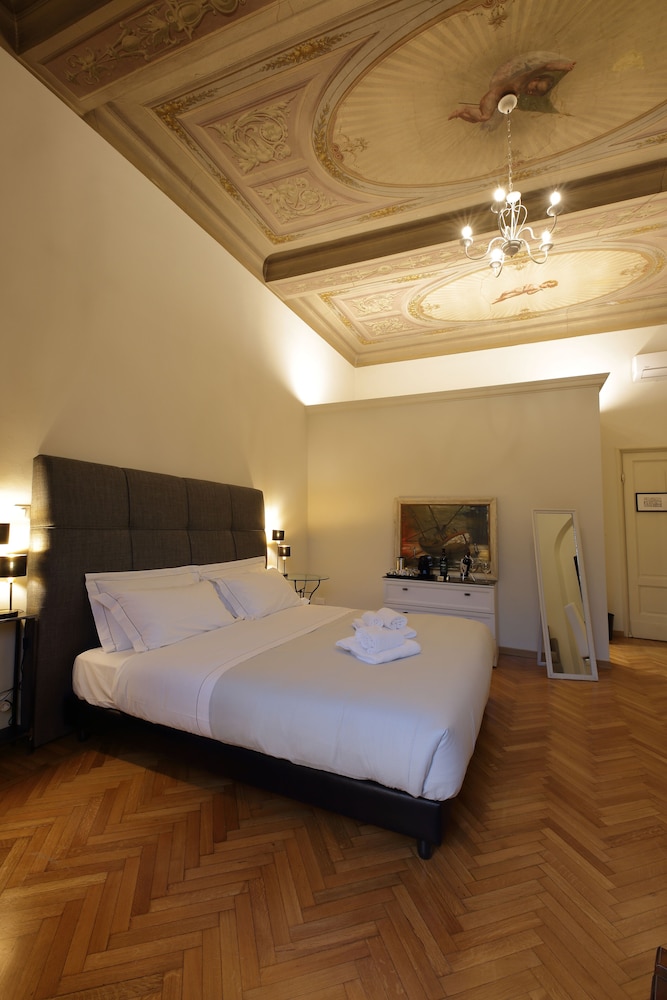DELUXE, FAMILY, QUEEN AND TWIN BEDS