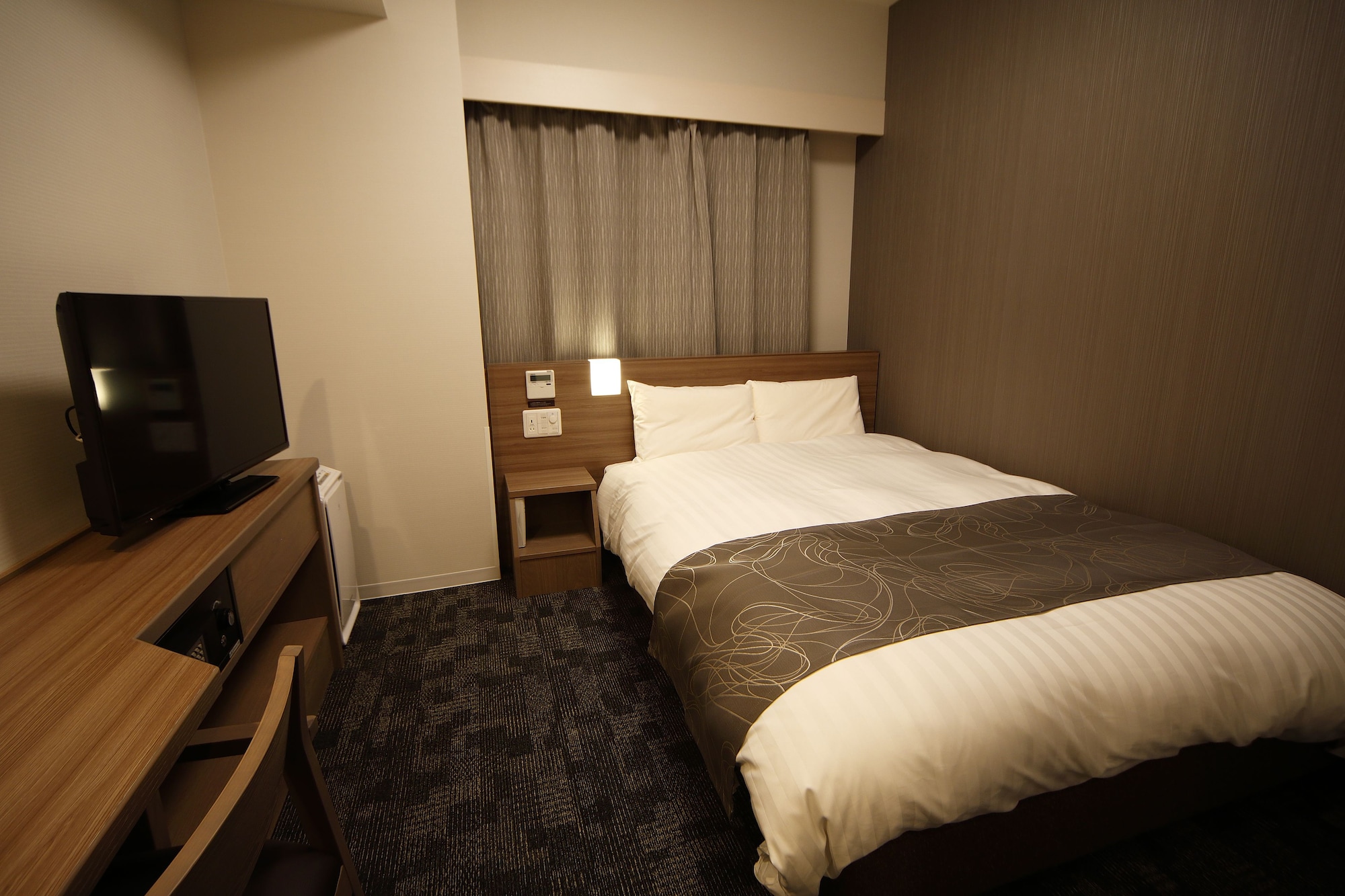 ROOM, SINGLE