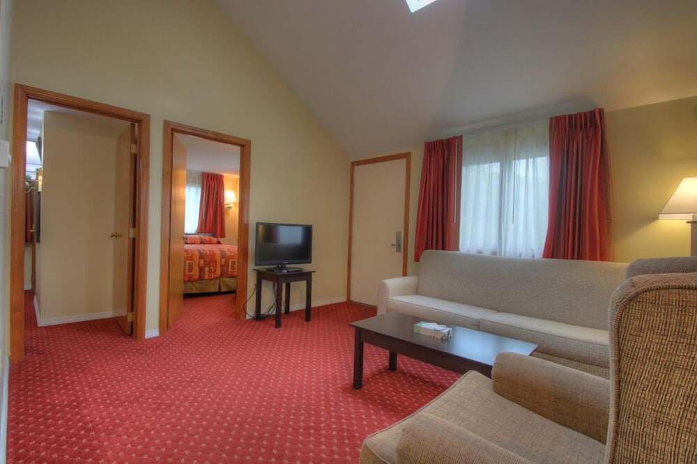 Colonial Village Resort 31/46