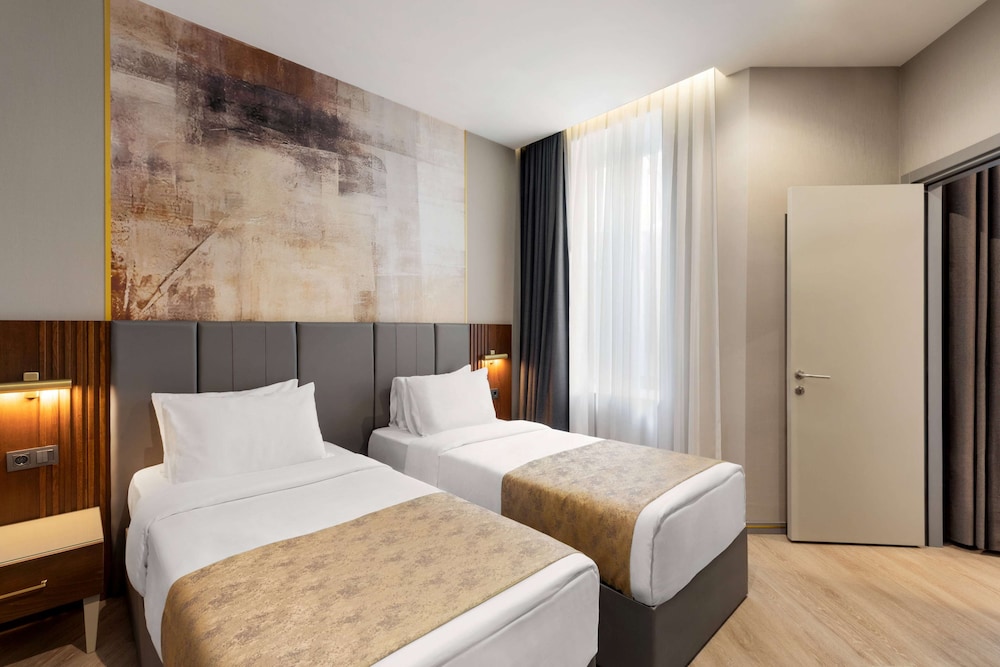PREMIUM, MULTIPLE BEDS, NO BALCONY
