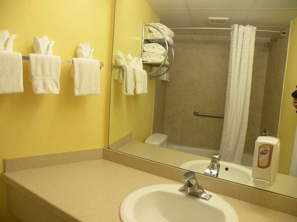 PELICAN POINTE SUITES 26/58