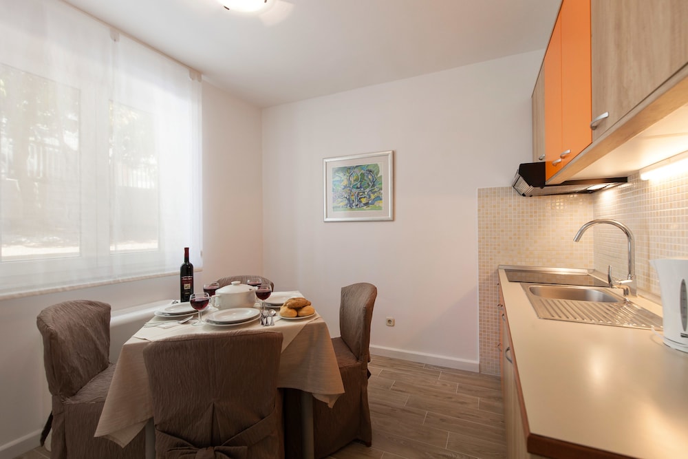 Pharia Aparthotel 37/61