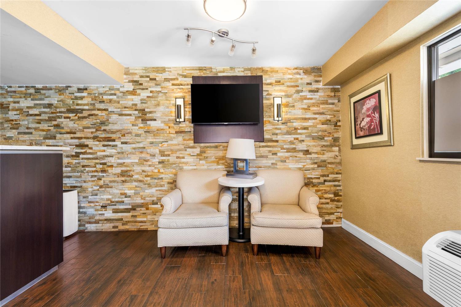 Econo Lodge Charlotte Airport 6/16