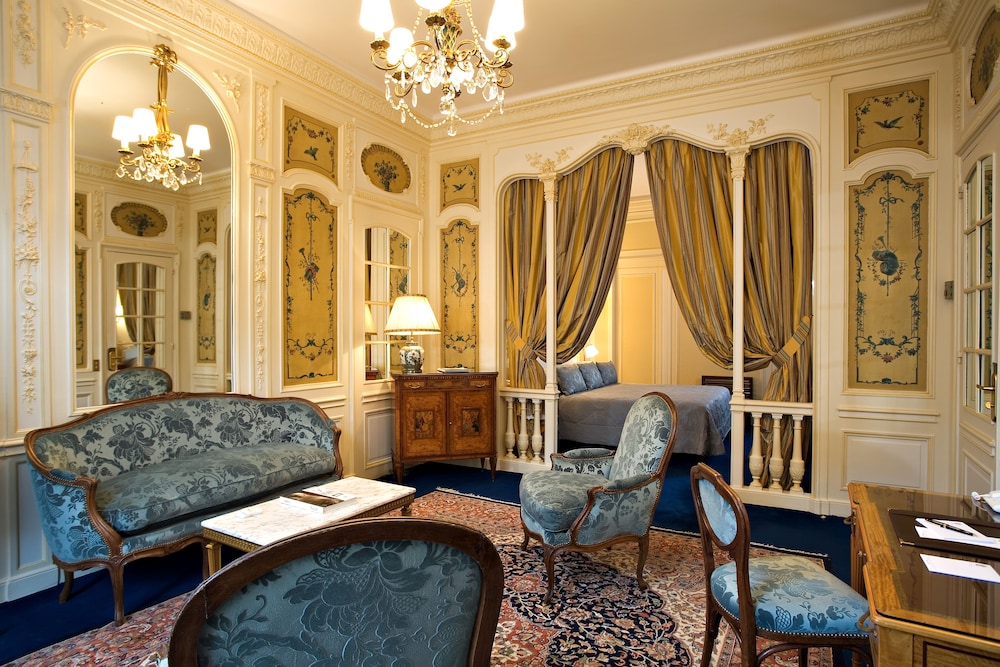 HOTEL RAPHAEL 46/80
