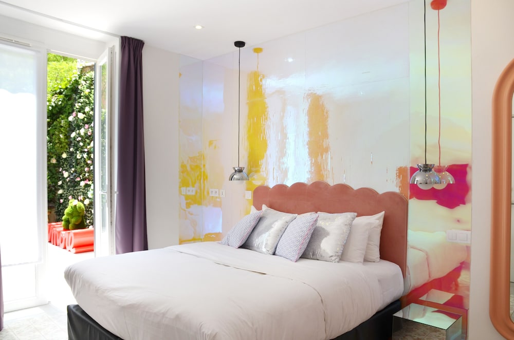 COMFORT, DOUBLE OR TWIN BED