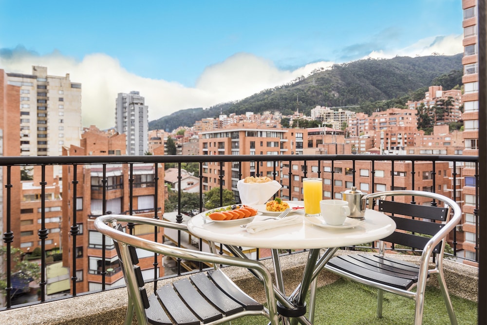 Hotel Rosales Plaza 47/61