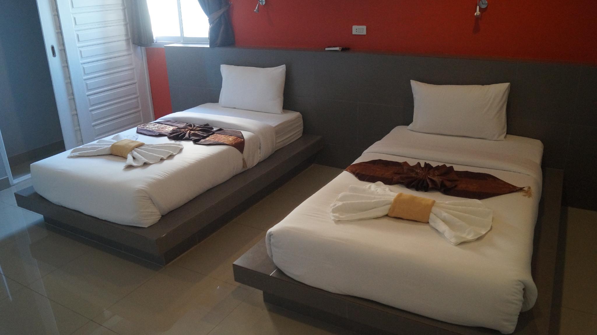 ROOM, TWIN BEDS