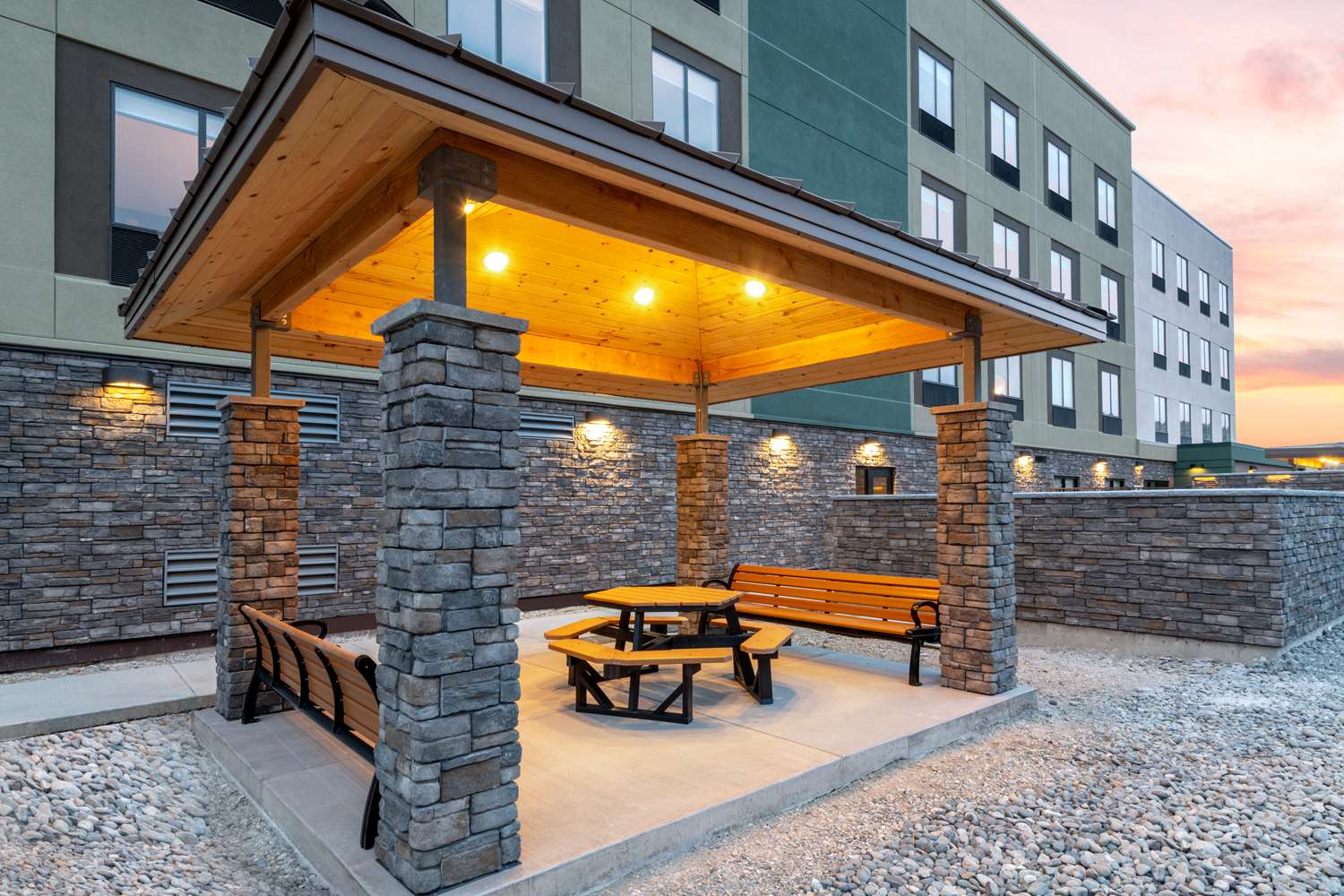 Hampton Inn Suites Cody Wy 26/28