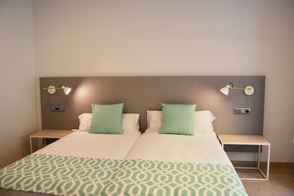 Broncemar Beach Suites Hotel 19/51