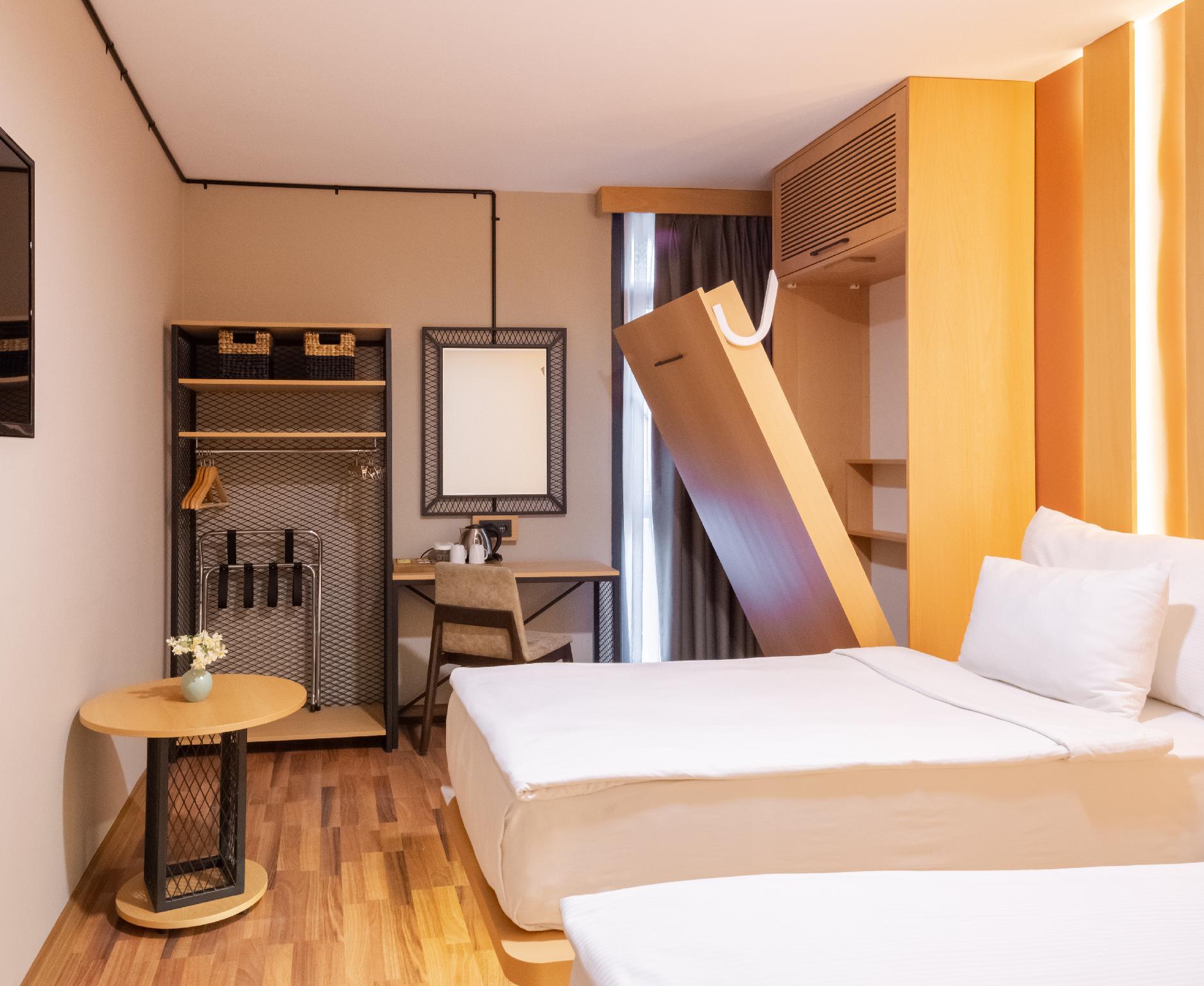 TRIPLE ROOM