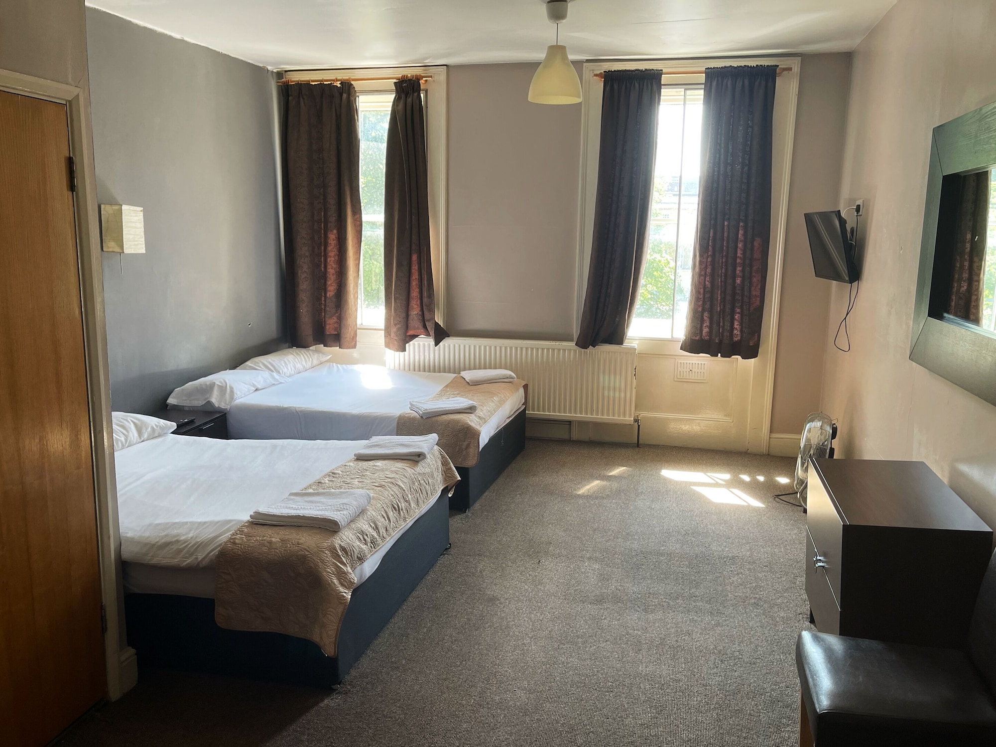 Room at Somerset Hotel Baker Street London, LONDON