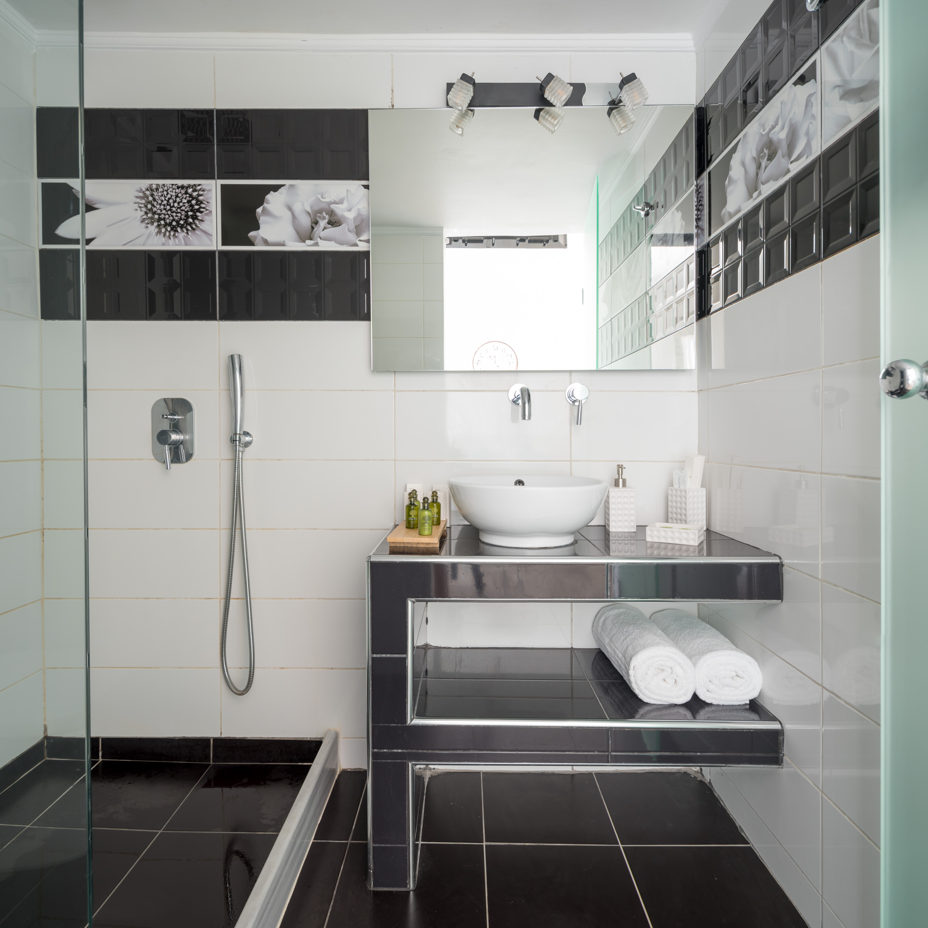 Suite, Outdoor Jetted Tub 8/9
