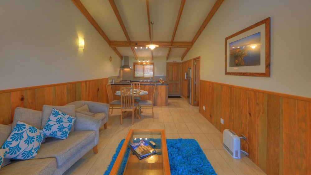 Endeavour Lodge 7/22