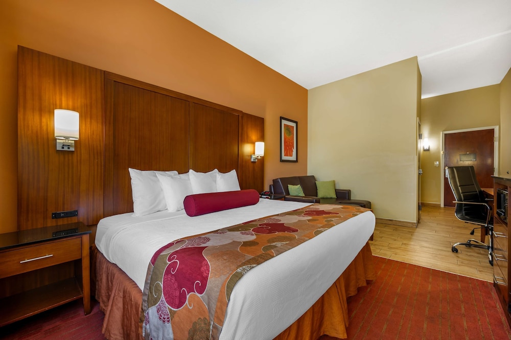 غرفة بزنس بسرير كينج، Best Western Plus Georgetown Corporate Center Hotel 2/4