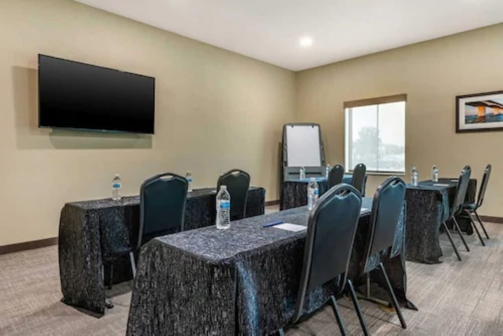Coral Pointe Sarasota, an Ascend Collection Hotel 35/37