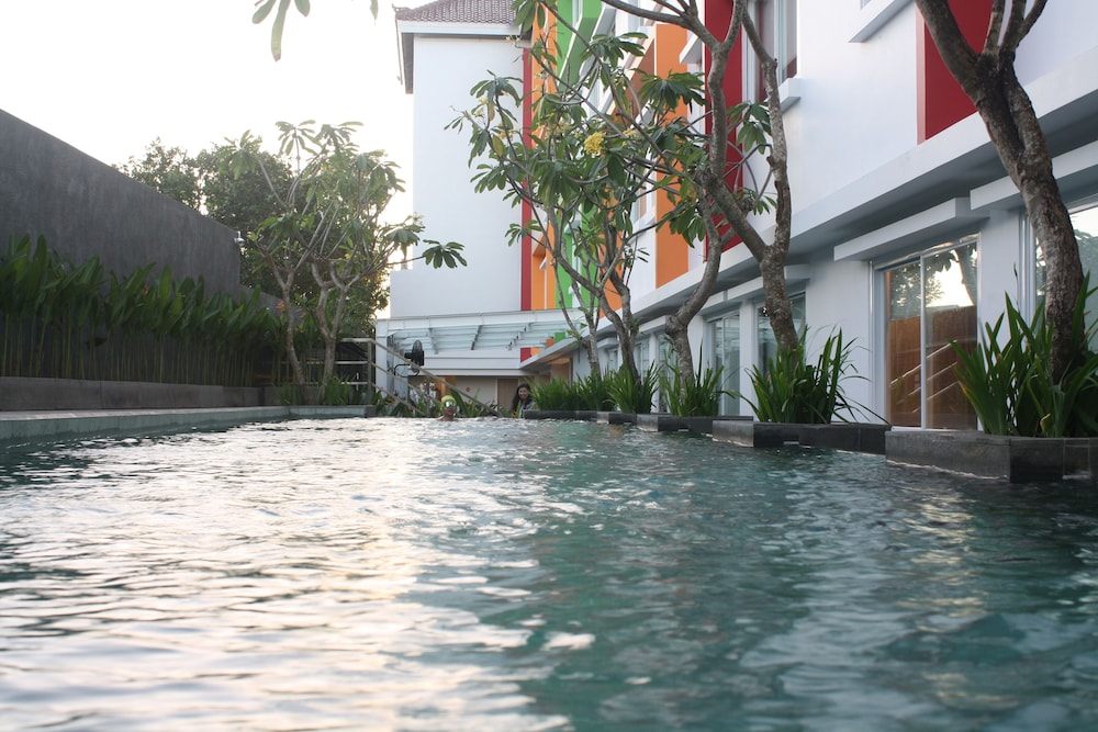 Zuri Express Jimbaran Bali 42/48