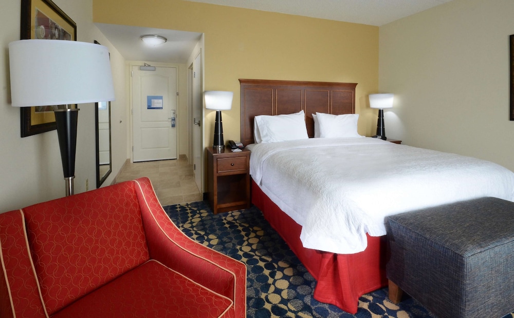 Hampton Inn Suites Lynchburg 12/37