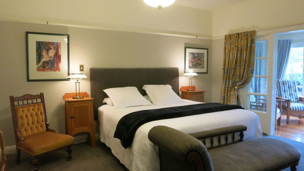 Cheltenham House 8/50