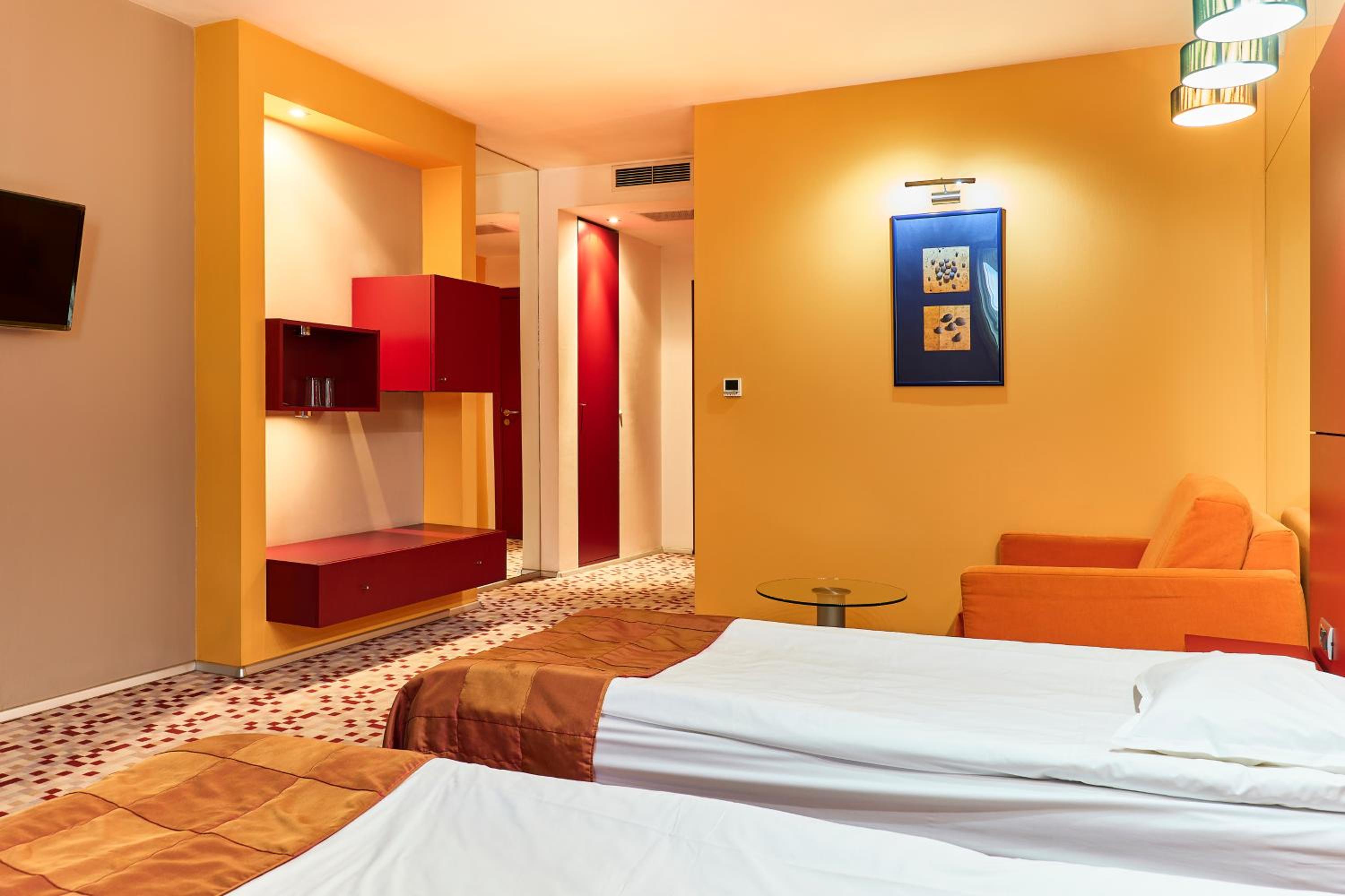 Mirena Hotel 14/50