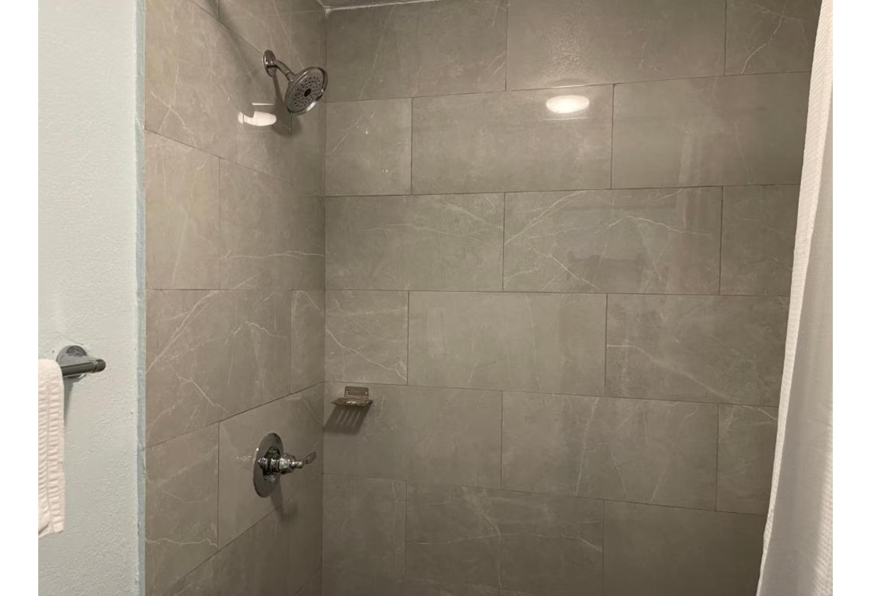 غرفة بسرير كينج لذوي الإعاقة، Motel6 Troy, OH 2/2