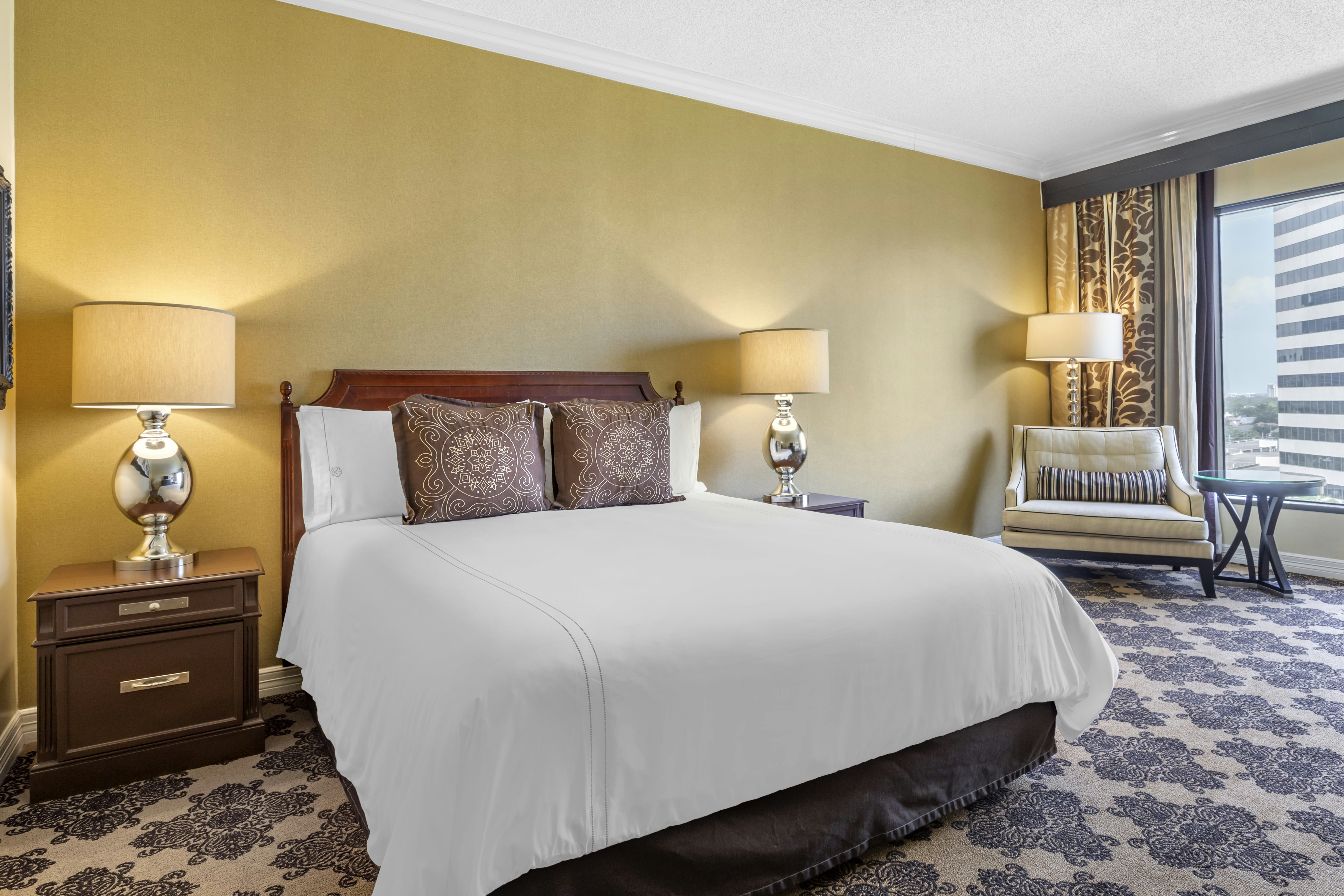 Signature, Premier, King Bed, Pool View