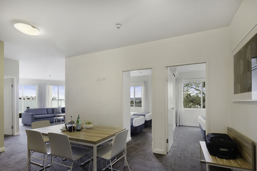 Quest Mawson Lakes 43/78