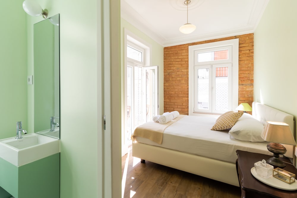 1898 Home and Suites 26/50