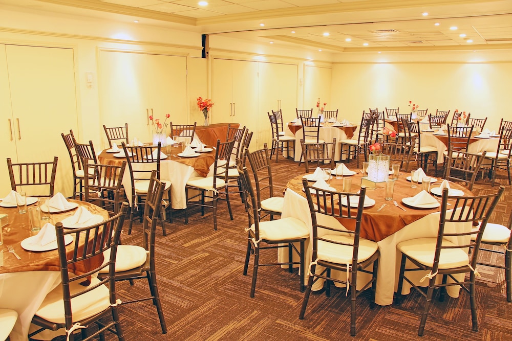 Hotel Plaza de Oro 34/43