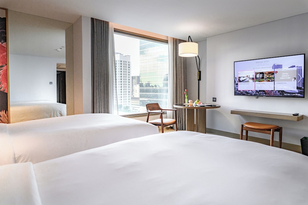 Montien Hotel Surawong Bangkok 13/48