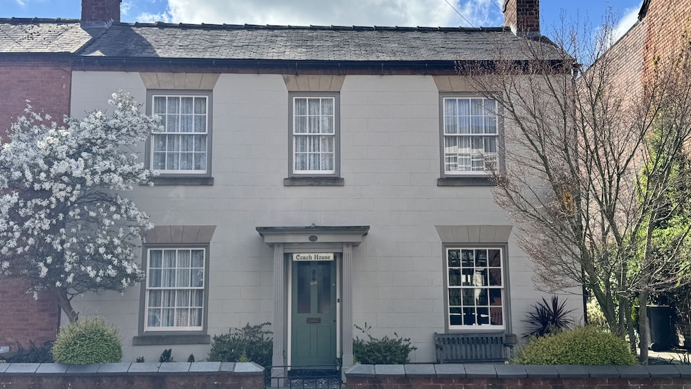 The Coach House 2/42