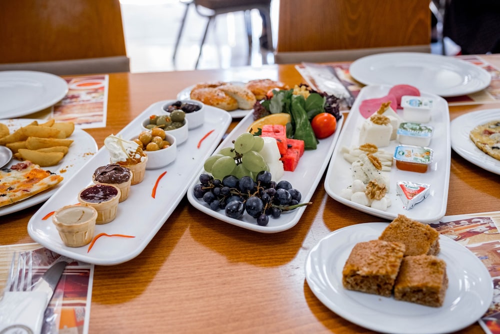 Selcuk Hotel Sems I Tebrizi 75/93
